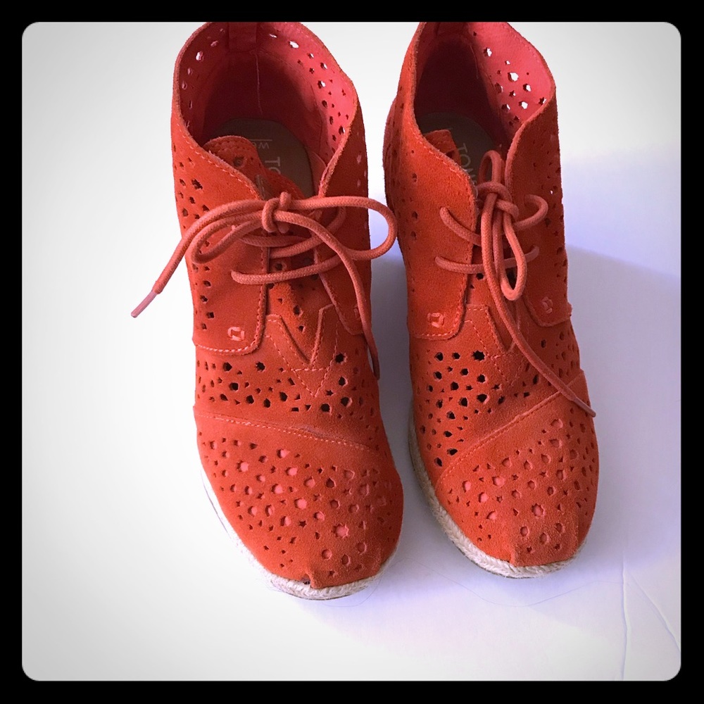 Toms wedges